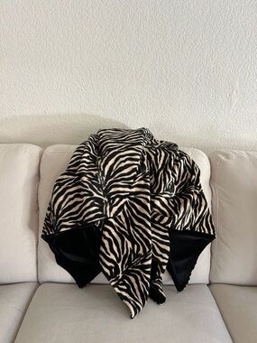 Zebra Print Faux Fur Throw Blanket - Black & Cream
